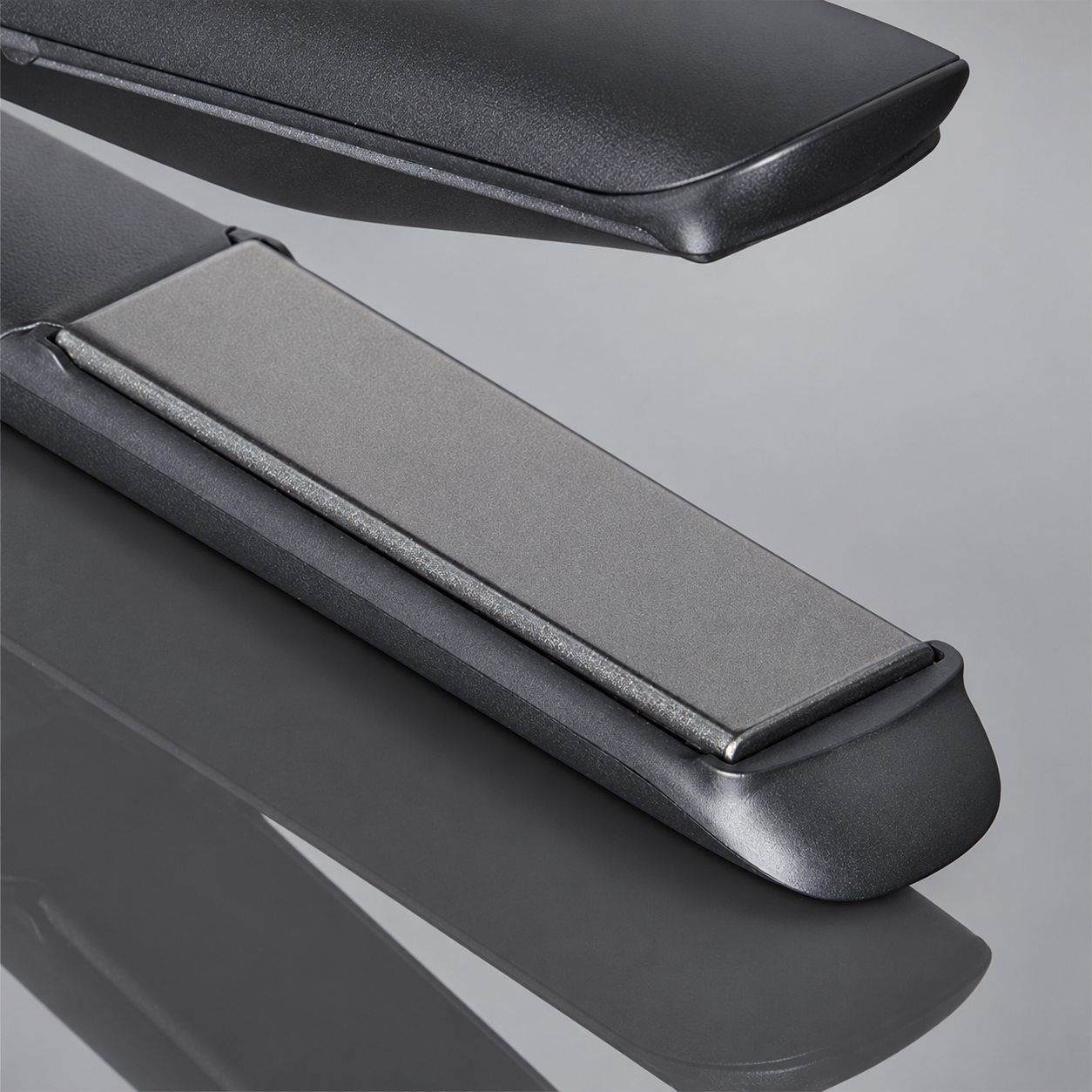 ghd Gold hair straightener — view 2